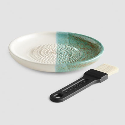 evergrate ceramic grater 3-piece gift set - Midnight, Ocean, Ice with kitchen brushes and recipe booklets