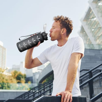 Sports water bottle 1.5L, leak-proof bottle with straw, motivational bottle with time markings, suitable for carbonated drinks, ideal for gym, camping, biking, adult use.