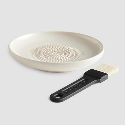 Evergrate ceramic grater 3-piece gift set - cream white, anthracite, turquoise with kitchen brushes and recipe booklets.
