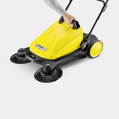Kärcher Sweeper S 4 Twin (Max. area coverage: 2400m²/h, 2 side brushes, Sweeping container: 20 l, Working width: 680 mm, space-saving storage, height-adjustable push handle), foldable
