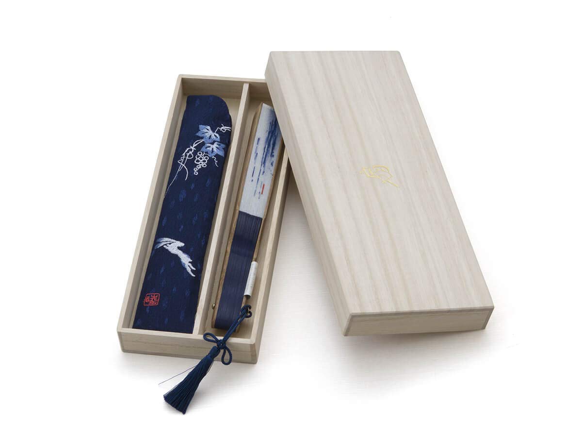 Maisendo hand fan Yoru, blue-white, made of bamboo wood and Japanese cotton, linen premium quality fabric case and gift box.