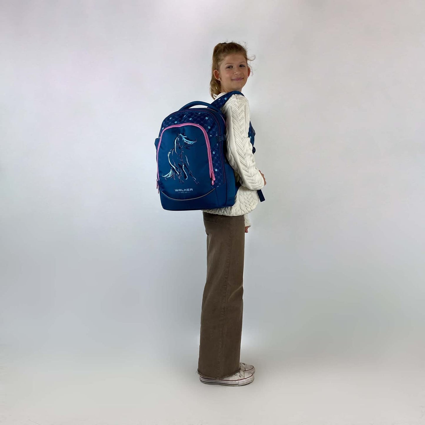 Walker school backpack Fame 2.0 "Lucky Horse" with 2 compartments, front pocket with organizer, side pockets, school bag including back padding, adjustable shoulder and chest straps.