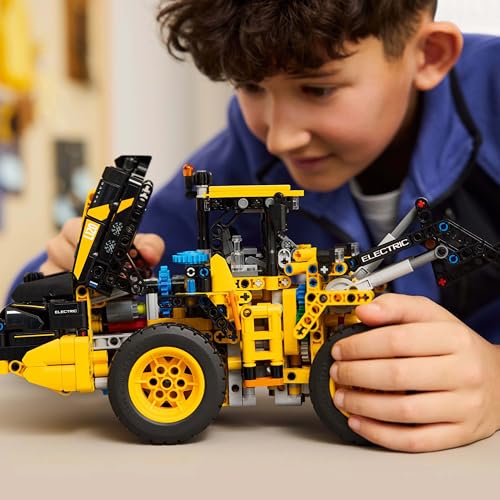 LEGO Technic Volvo L120 Electric Wheel Loader - Construction toy with articulated steering and movable bucket - Birthday gift for boys aged 9 and up - 42209