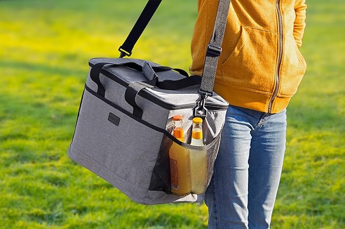 Master Cooler Bag 40 x 26 x 31 cm - 32 liters capacity - Cooling insulation - With shoulder strap - Secure zip closure - Rain-resistant material / Thermal bag / 6816830