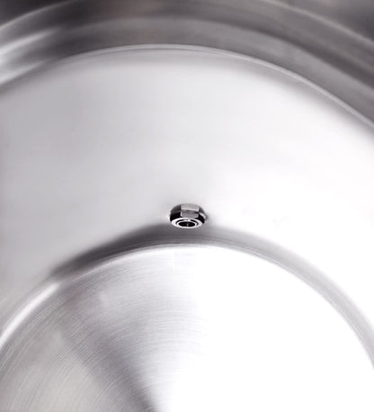 Beeketal 'BMK-30A' 30 liter stainless steel milk can transport container with drain tap, leak-proof lid with seal and clamping closure - dairy milk can for transport or storage.
