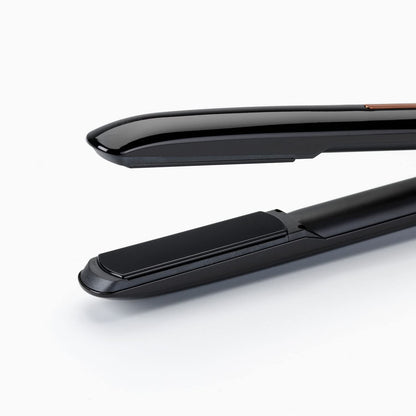 Babyliss 9000RU wireless hair straightener with ceramic plates for smoother hair. 15 sec fast heating, max 200°C for straightening, cordless and lightweight at 500g.