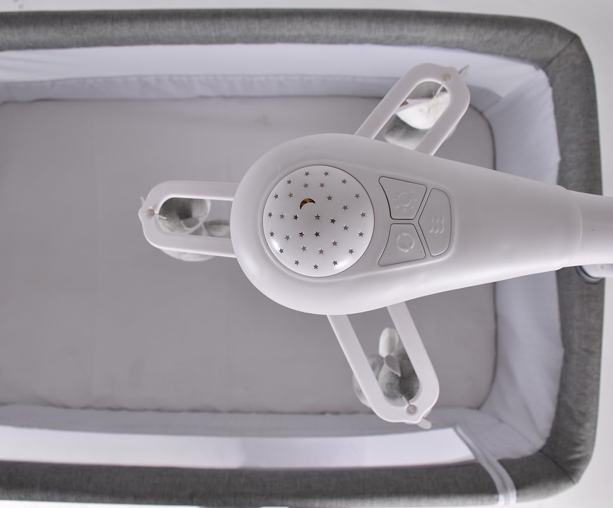 Dream Deluxe: Baby crib, electric, with automatic rocking, White