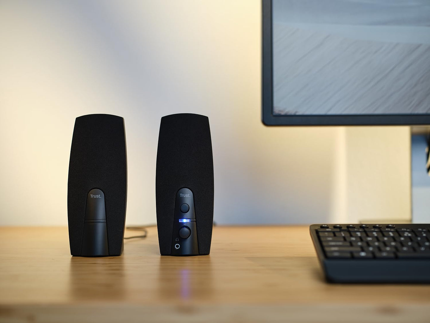 Trust Almo 2.0 PC Speaker Set 10W, 3.5mm AUX jack, Compact size, Volume control, USB-powered Stereo Computer Speakers for PC, Laptop - Black