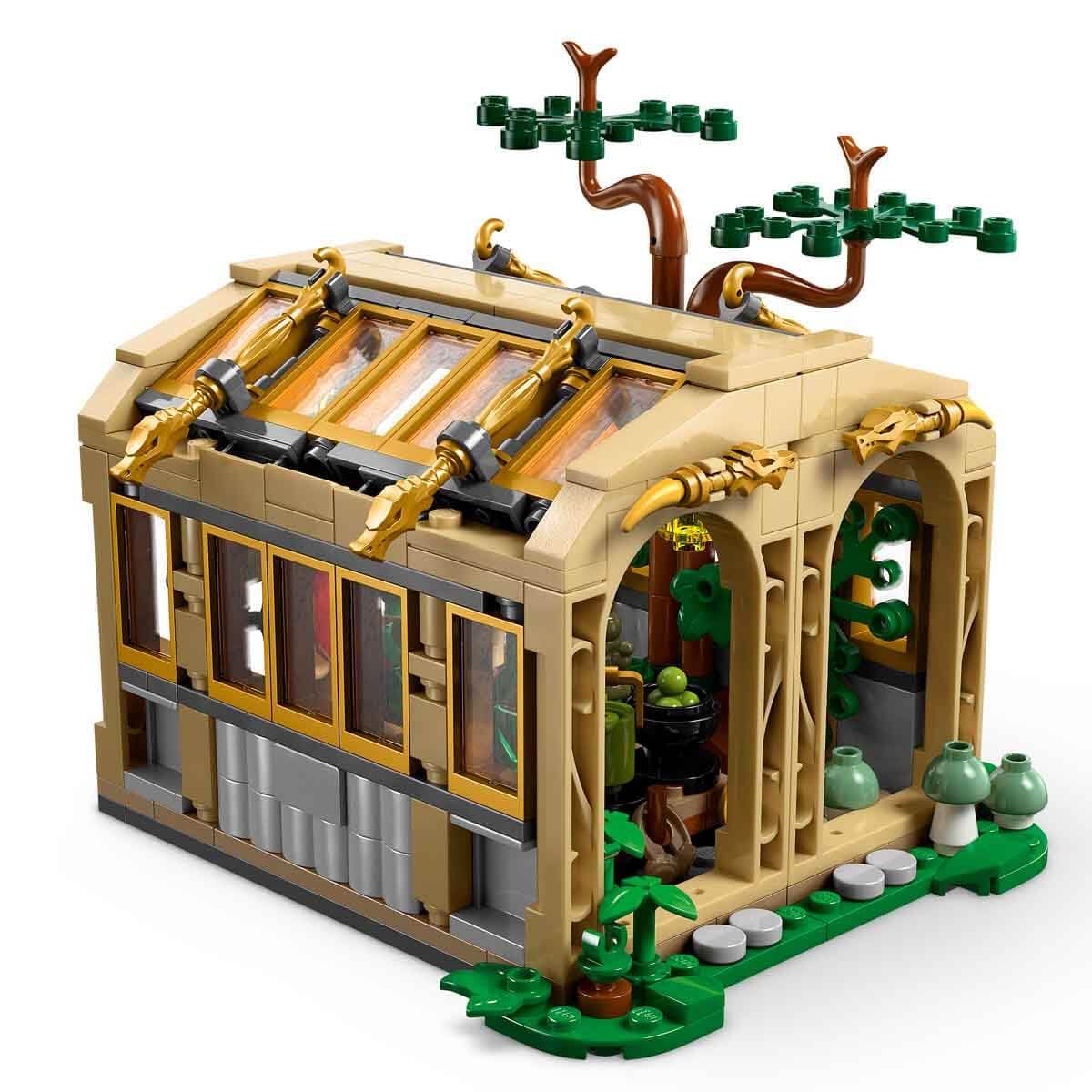 LEGO Harry Potter Hogwarts Castle Herbology Class - playset with Neville Longbottom, Hermione Granger, Professor Sprout, 3 Mandrakes, and greenhouse - gift for kids aged 8 and up - 76445