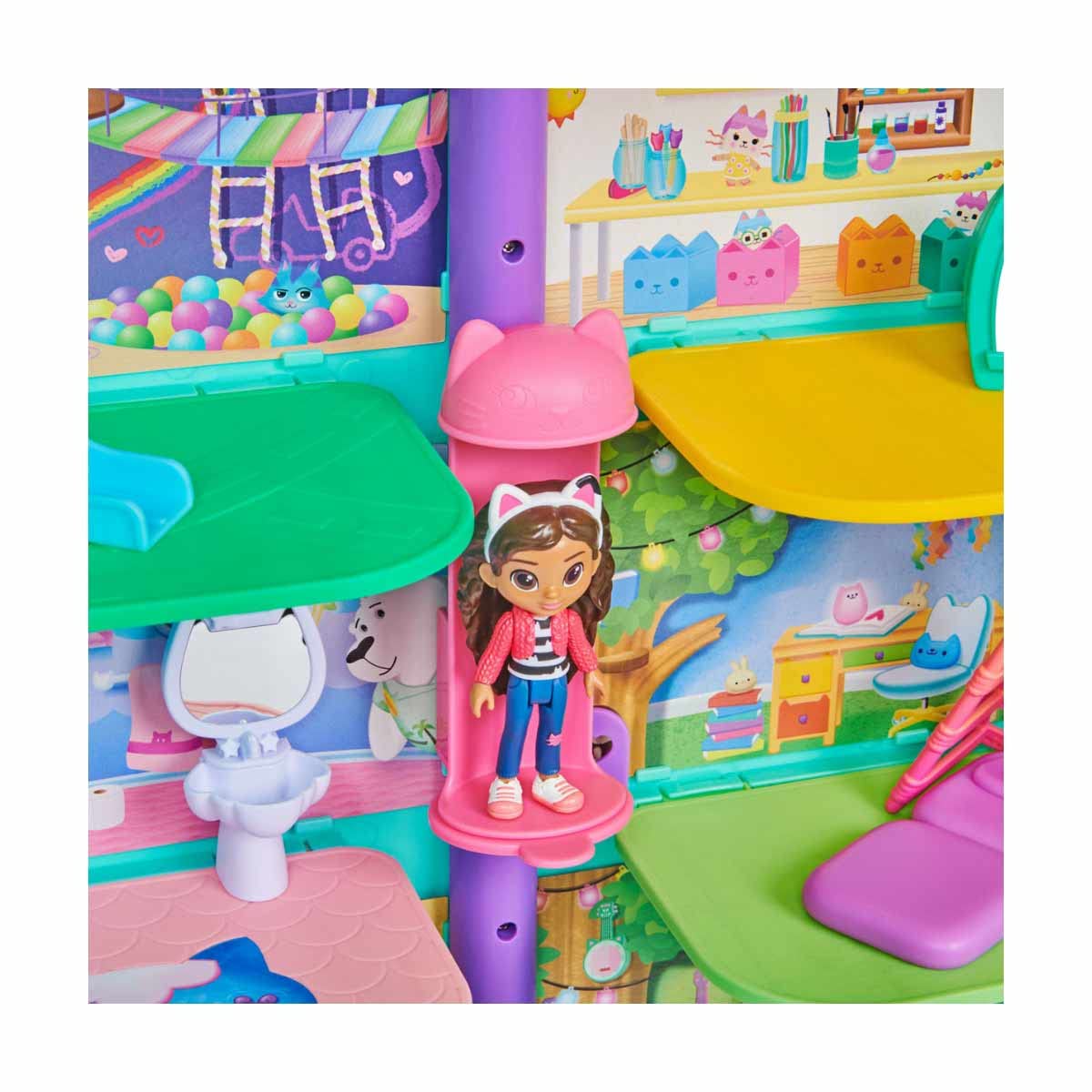 Gabby's Dollhouse, a Purrfect dollhouse over 60cm tall with Gabby and Panda Paws figures, 8 furniture pieces, 3 accessories, 2 surprise boxes, and sounds. A gift for children 3 years and older.