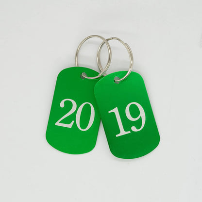 Aluminum tags with engraved numbers 1 to 50, keychains, identification tags with key rings, green
