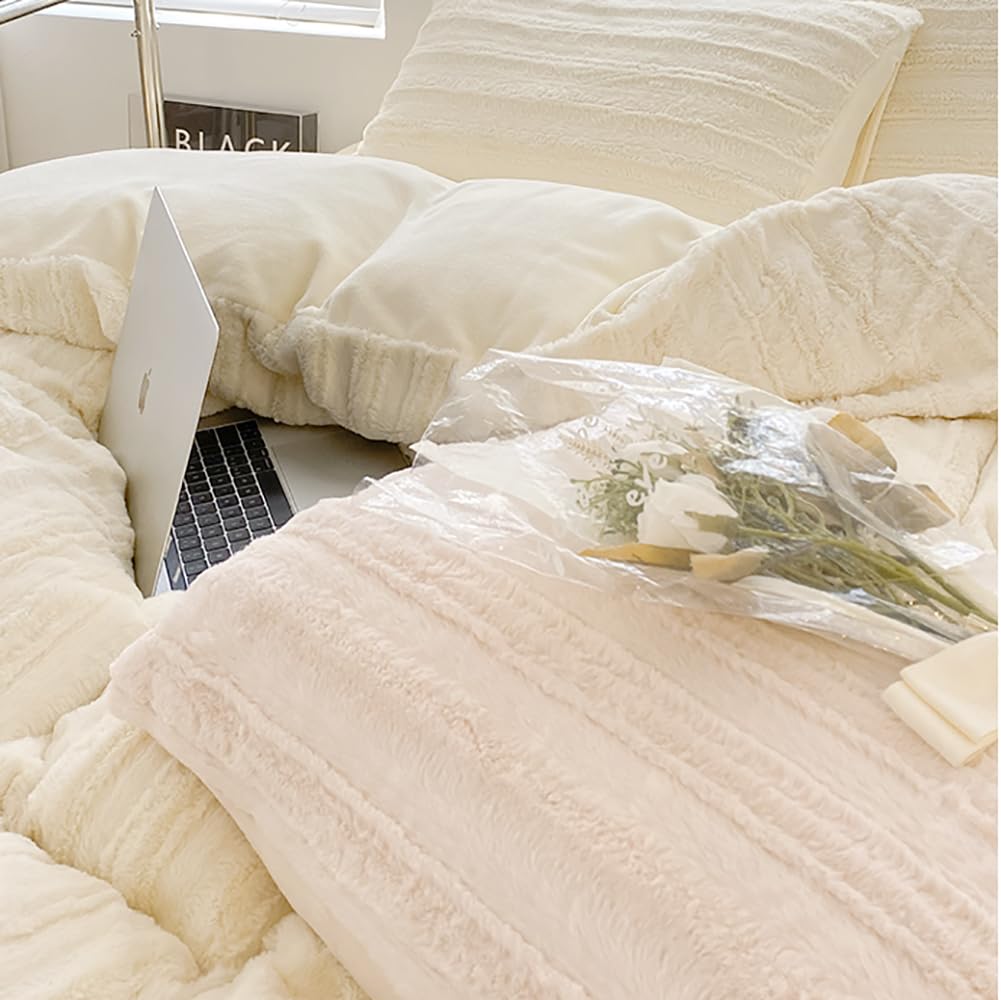 A Shanlan plush bedding set measuring 200x200, featuring a winter-warm, fluffy cashmere touch. Includes a teddy fleece duvet cover with zipper closure and 2 pillowcases measuring 80x80 cm in cream white.