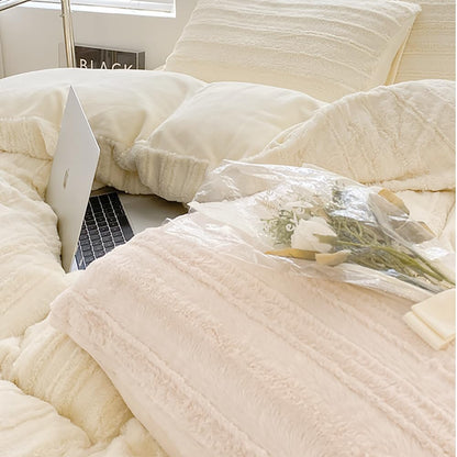 A Shanlan plush bedding set measuring 200x200, featuring a winter-warm, fluffy cashmere touch. Includes a teddy fleece duvet cover with zipper closure and 2 pillowcases measuring 80x80 cm in cream white.