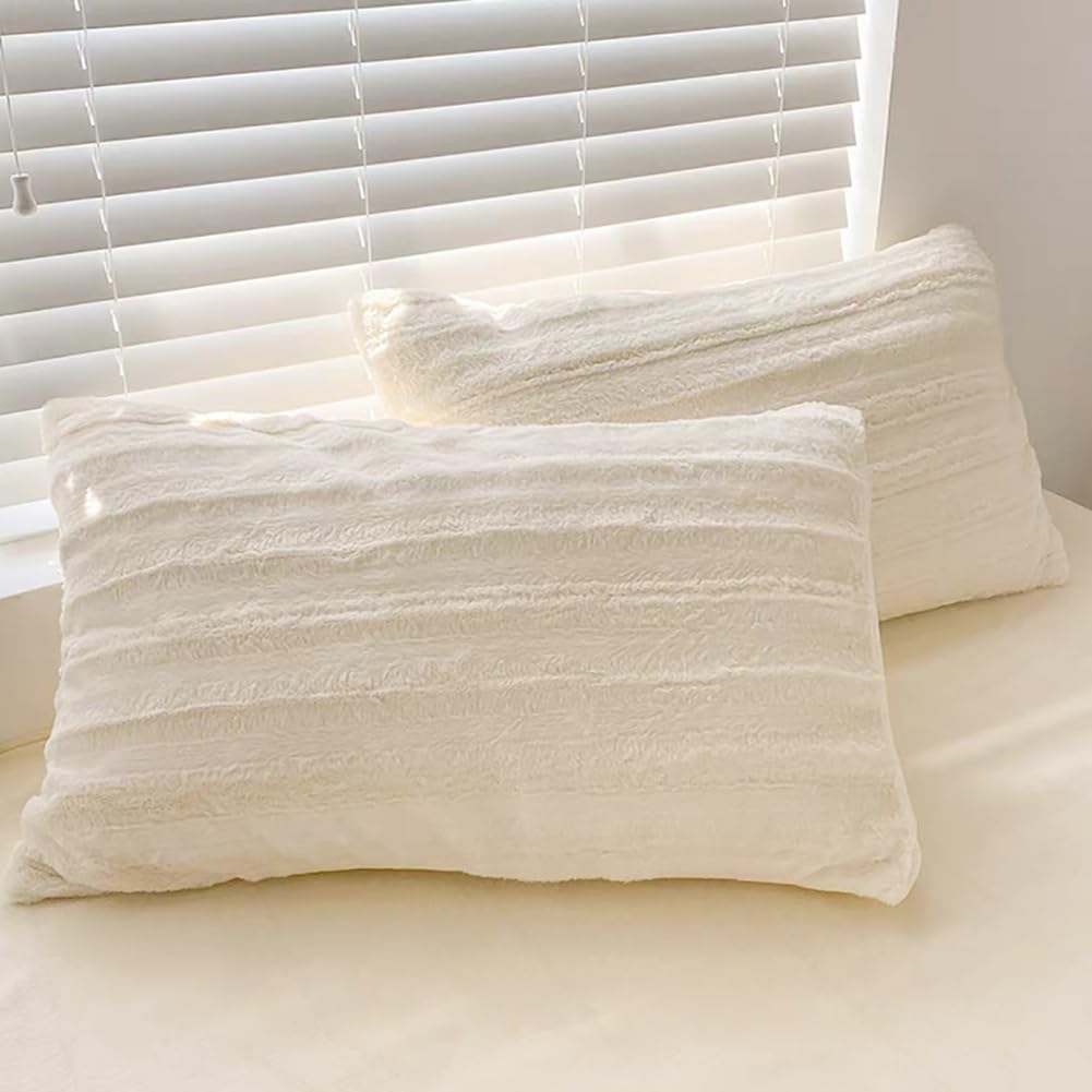 A Shanlan plush bedding set measuring 200x200, featuring a winter-warm, fluffy cashmere touch. Includes a teddy fleece duvet cover with zipper closure and 2 pillowcases measuring 80x80 cm in cream white.