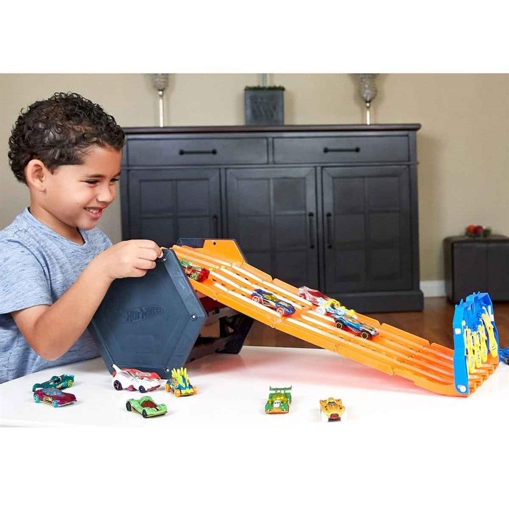 Hot Wheels GYX11 - Rollout Raceway Trackset, can be rolled out into a five-lane racetrack, storage container, toy car racetrack for kids ages 4 and up.