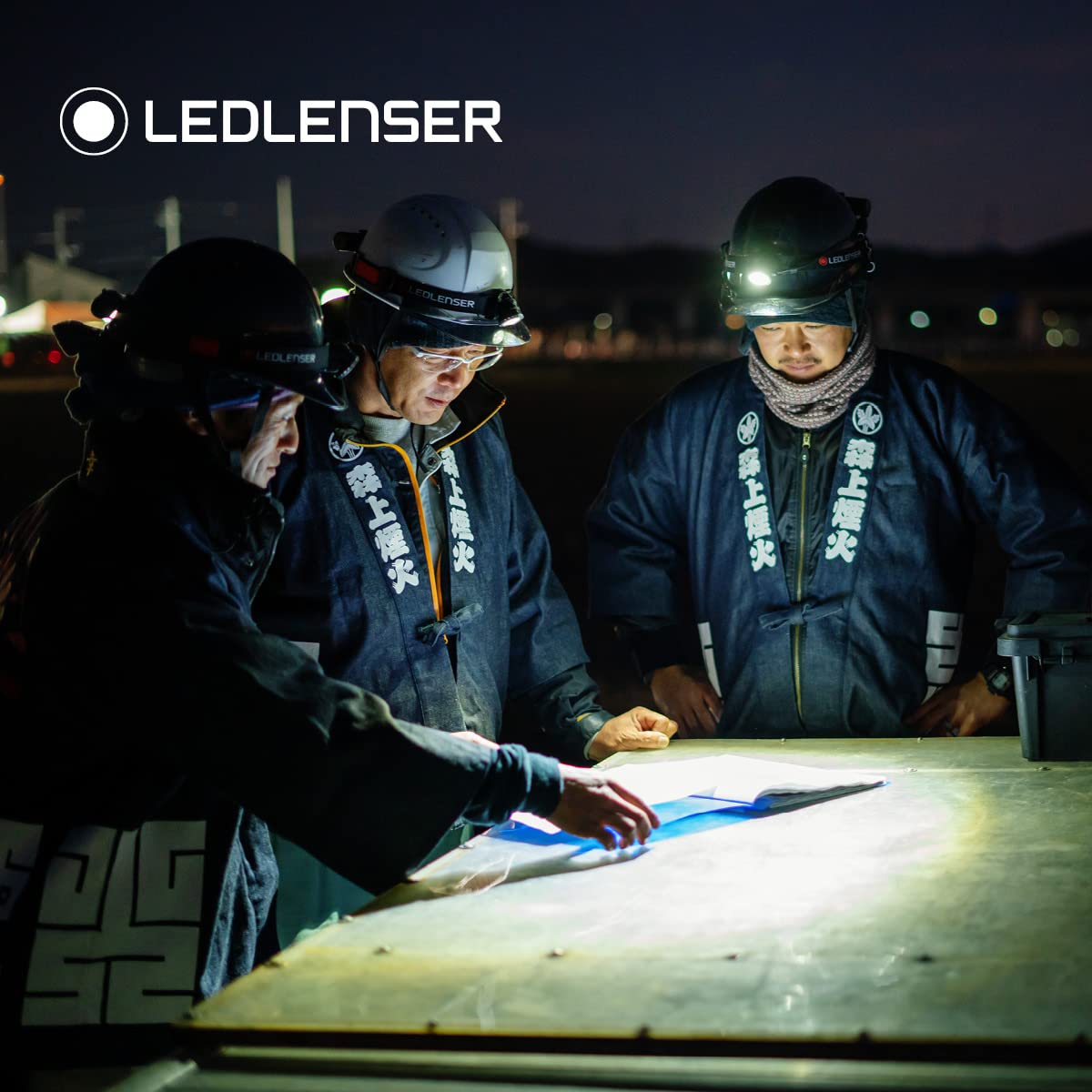 Ledlenser H8R headlamp with rechargeable lithium 18650 battery, 600 lumens, focusable, up to 120h runtime, red taillight, swiveling, USB charging cable.