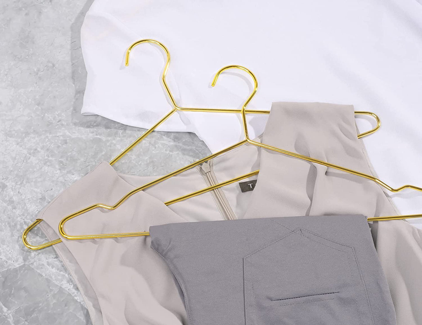 Amber Home 20 Pack 43cm Gold Iron Hangers, Metal Hangers with Non-Slip Groove for Suit T-Shirt Shirt Jacket Dress Pants, Sturdy and Durable