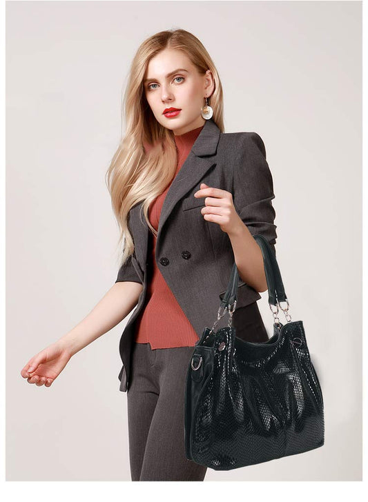 Kris Anna women's hobo shoulder bag made of PU leather with shoulder strap, shopper bag, crossbody handbag, chain handles for women in black. Single-use.