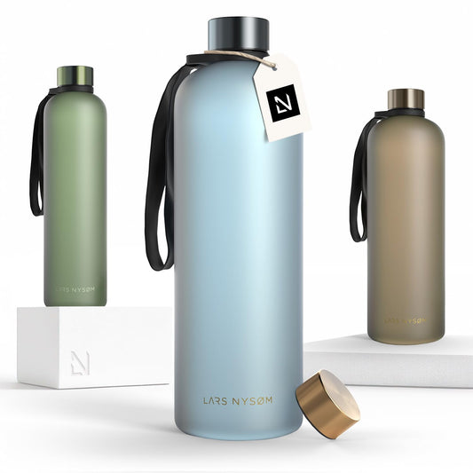 LARS NYSØM drinking bottle 1.5l | water bottle 1500ml | ultralight Tritan sports bottle leak-proof, suitable for carbonated drinks - for sports, office, yoga | 2 lids included (Blue - Gold, XL 1500ml)