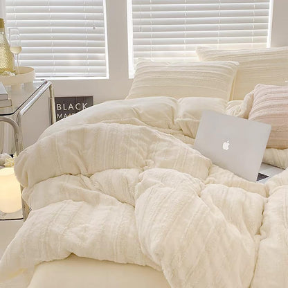 A Shanlan plush bedding set measuring 200x200, featuring a winter-warm, fluffy cashmere touch. Includes a teddy fleece duvet cover with zipper closure and 2 pillowcases measuring 80x80 cm in cream white.