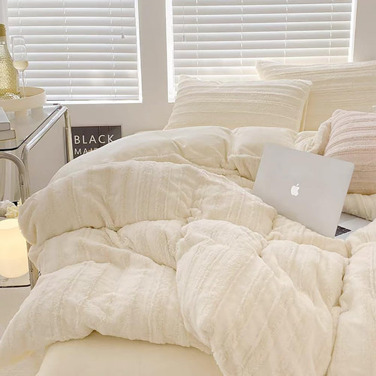 A Shanlan plush bedding set measuring 200x200, featuring a winter-warm, fluffy cashmere touch. Includes a teddy fleece duvet cover with zipper closure and 2 pillowcases measuring 80x80 cm in cream white.