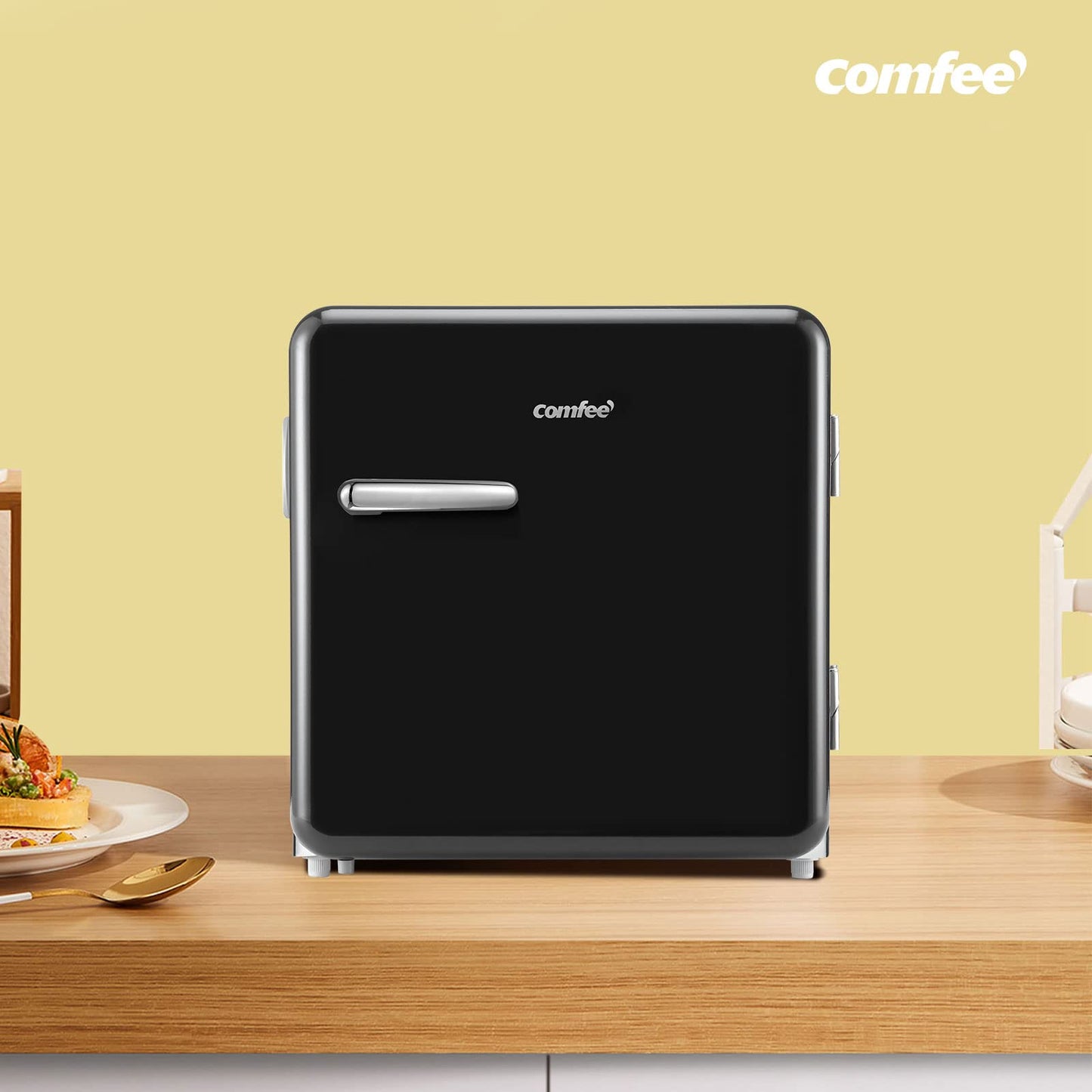 Comfee RCD50DK1RT(E) Mini Fridge / Retro Fridge / 47L Cooler / 50 cm Height / 100 kWh/Year / Adjustable Temperature Control / Adjustable Feet / Black