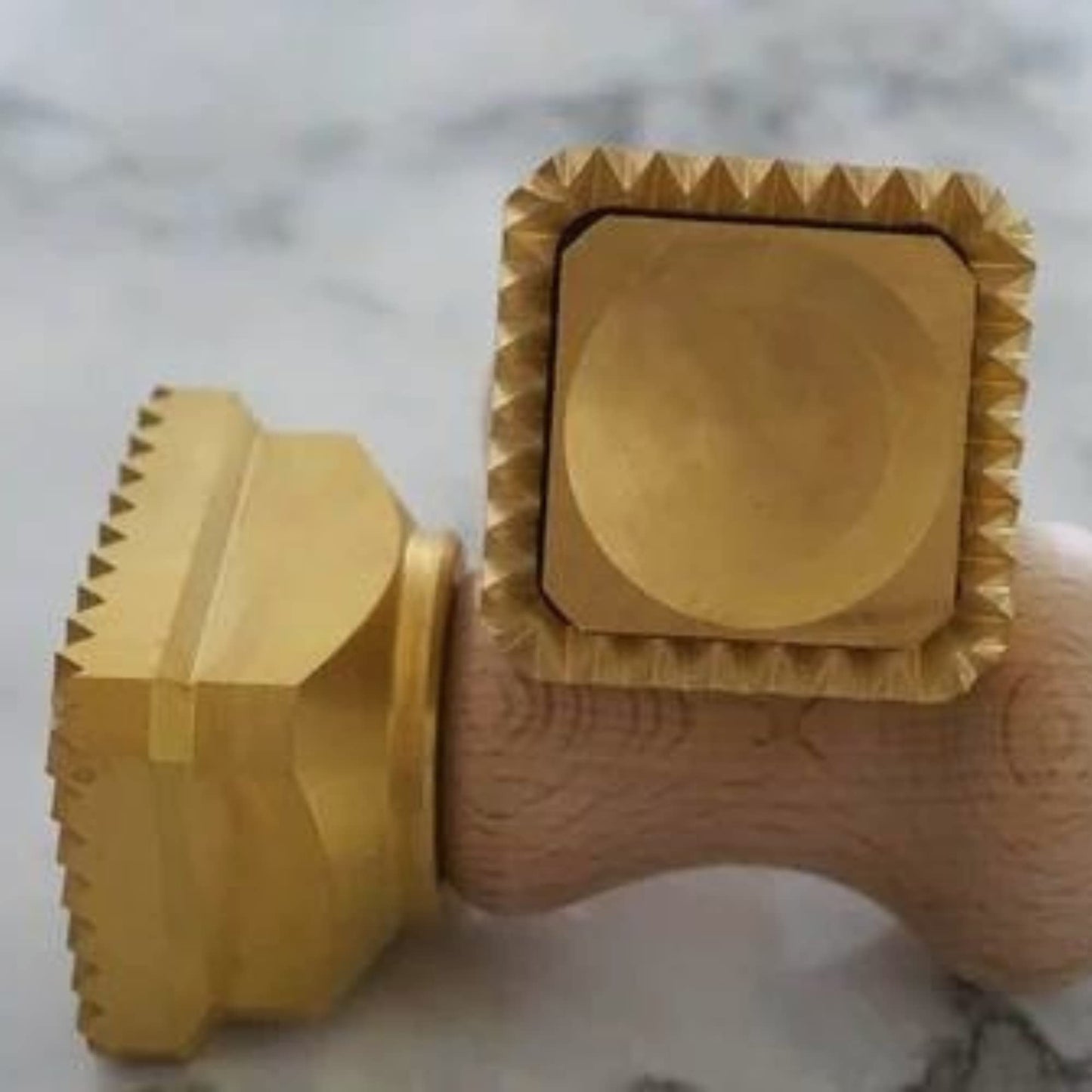 The Gondola Ravioli Stamp - Square Crimped 45x45mm | Italian Pasta Tool for Home & Commercial Kitchen | Brass, Natural Wood | Easy to Use | Ravioli Cutter Made in Italy