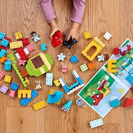 LEGO DUPLO Classic Deluxe Brick Box 10914 Starter Set with Storage Box, Great Educational Toy for Toddlers 18 Months and up, New 2020 (85 Pieces)