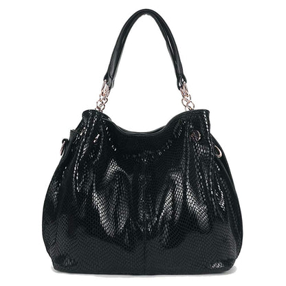 Kris Anna women's hobo shoulder bag made of PU leather with shoulder strap, shopper bag, crossbody handbag, chain handles for women in black. Single-use.