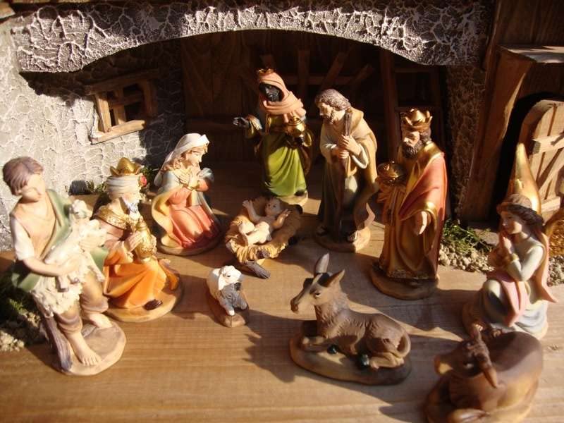 PREMIUM Christmas nativity scene, olive tree, FLAMED with GRANITE FOUNTAIN "Water Grand" + PREMIUM DECORATION SET "Nativity Stable", solid wood elegantly FLAMED - with 12 x PREMIUM Nativity figures + Angel with golden wings.