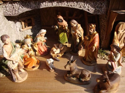 PREMIUM Christmas nativity scene, olive tree, FLAMED with GRANITE FOUNTAIN "Water Grand" + PREMIUM DECORATION SET "Nativity Stable", solid wood elegantly FLAMED - with 12 x PREMIUM Nativity figures + Angel with golden wings.