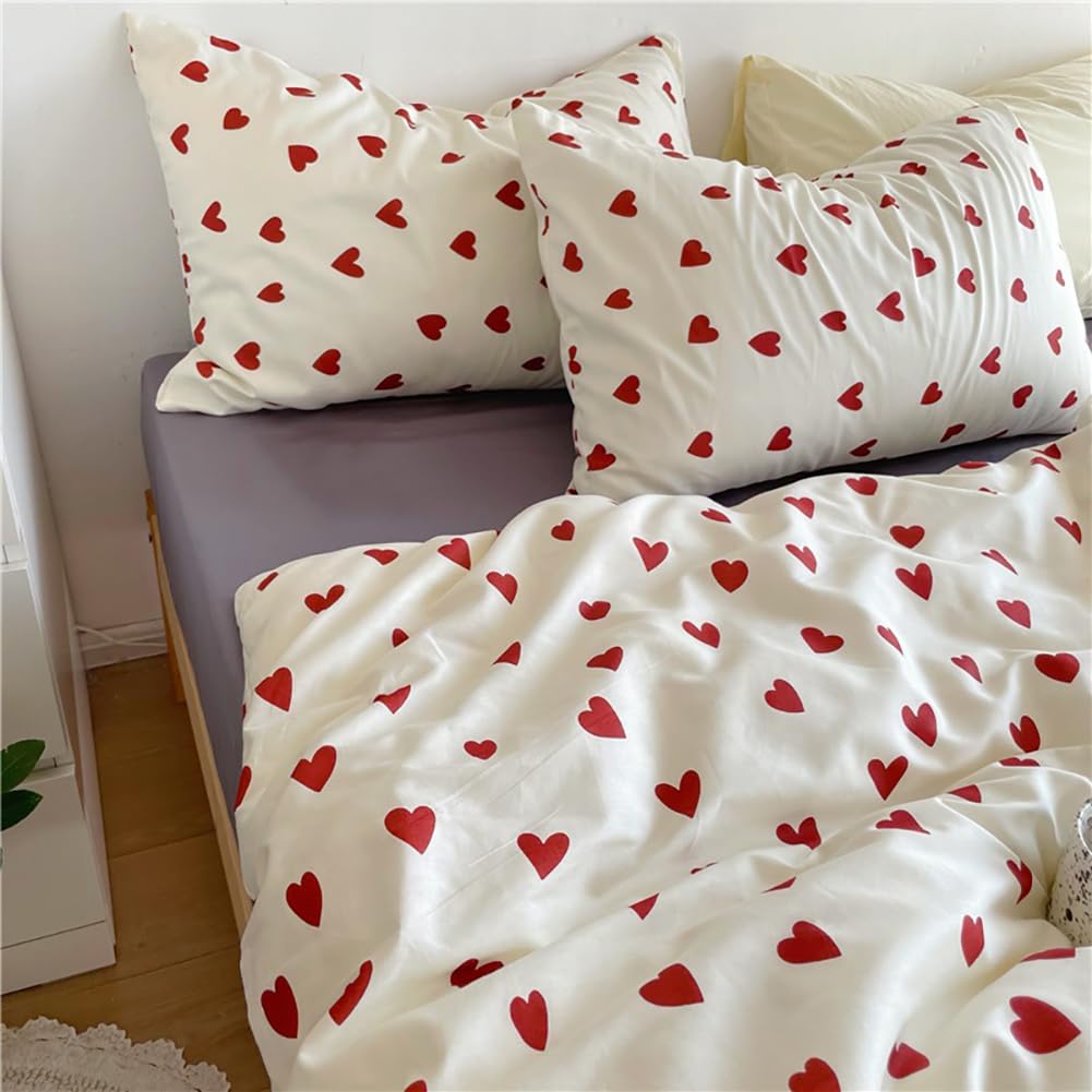 AShanlan bedding set 135x200 red hearts for girls includes a pillowcase 40x80 cm. Made of microfiber in red and white heart design, suitable for children and teenagers. Features a zipper closure.