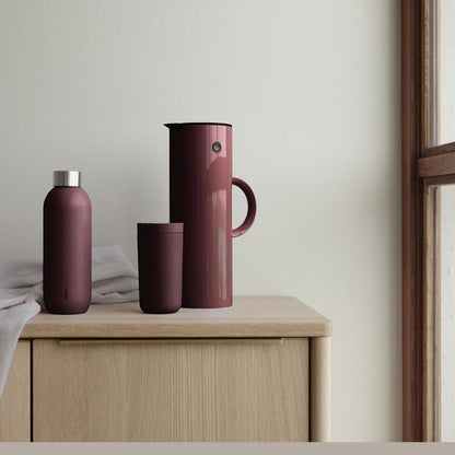 Stelton EM77 Insulated Jug - Double-walled jug for hot/cold drinks - Tea & coffee pot with glass insert, magnetic closure, screw lid, vintage design - 1 liter, Berry