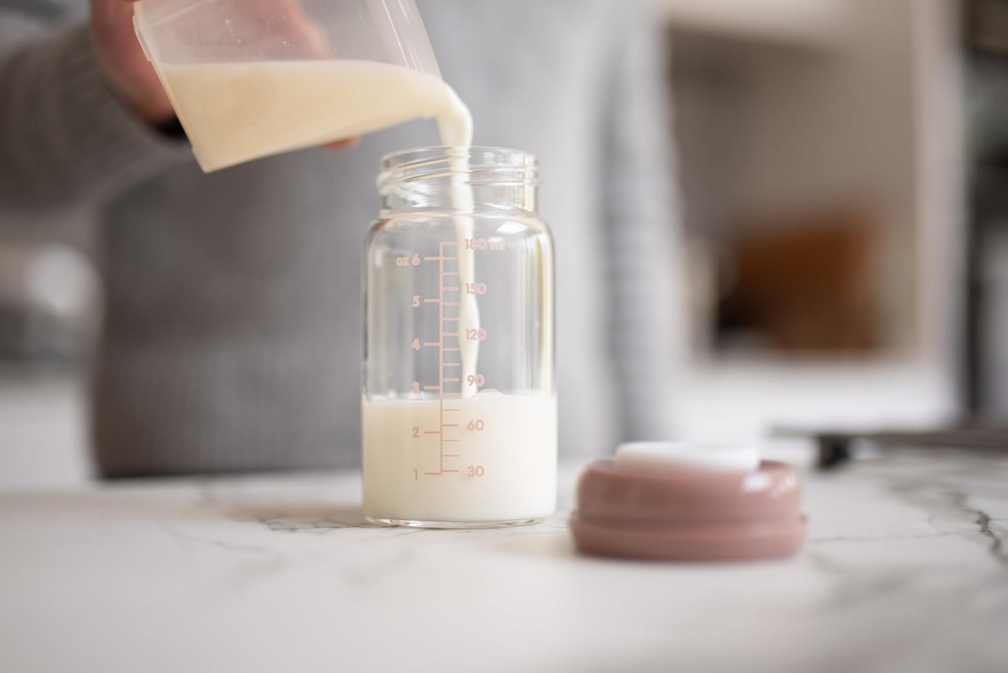 Premium glass breast milk storage bottles, 4 pieces, 180 ml, dishwasher, freezer and microwave safe (glass bottles for breast milk, 4 x 180 ml)