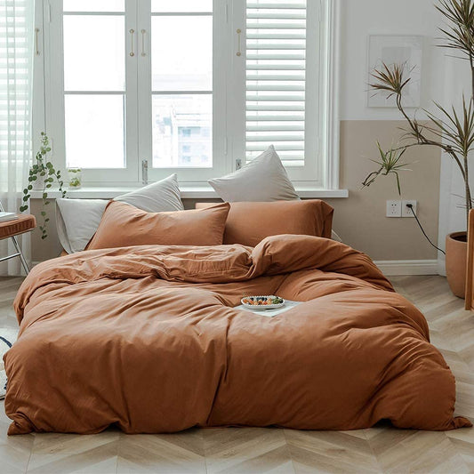 Sedefen bedding 135x200cm 4-piece cotton renforce in caramel brown solid color. Set includes 2 duvet covers and 2 pillow cases 80x80cm, with zipper closure.