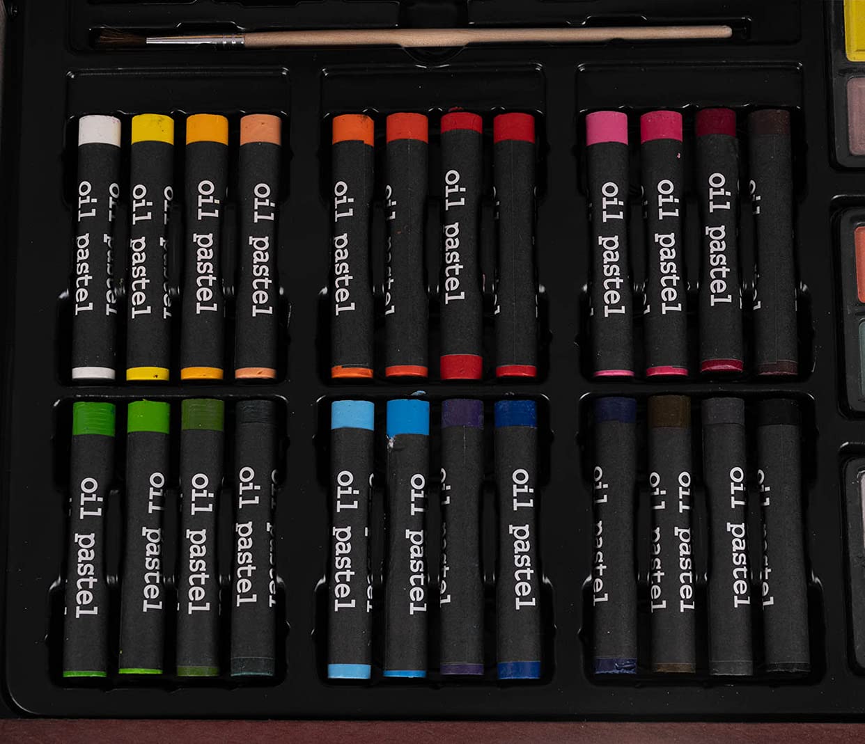 ISO TRADE 142-piece paint set in a case for artists painters creative art 15611