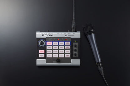 ZOOM V3 Vocal Processor - effects unit for enhancing vocals, voices, and speech, for recording and streaming, podcasts, videos, and content optimization, black & silver.