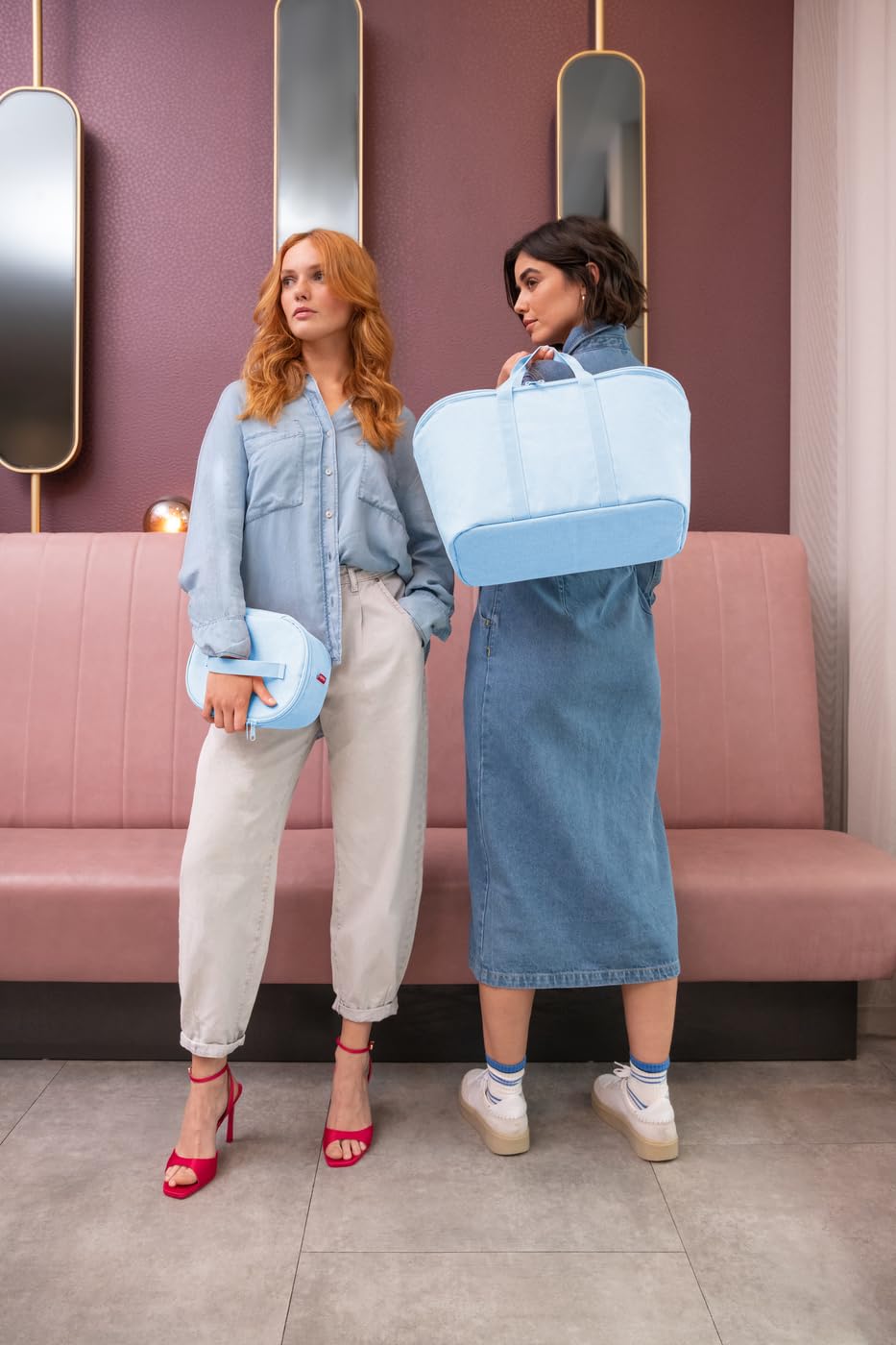 reisenthel coolerbag Twist Powder Blue - Cooler bag made of high-quality polyester fabric - Ideal for picnics, shopping, and on the go.