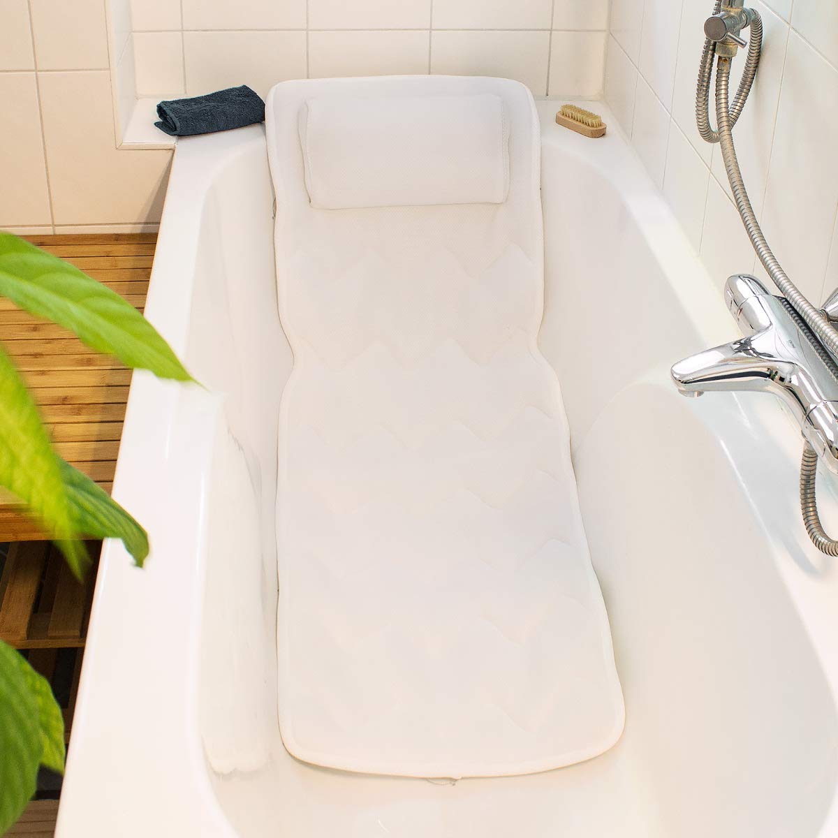 Navaris bathtub full body mat with pillow - 125x42cm mattress for bathtub tub pillow bathtub insert soft - mesh mat in white