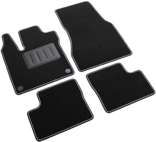 The SPRINT03710 Carpet Car Mats, in black with a non-slip design, two-tone border, and rubber heel protector, are for the Twingo III and ForFour W453 models.