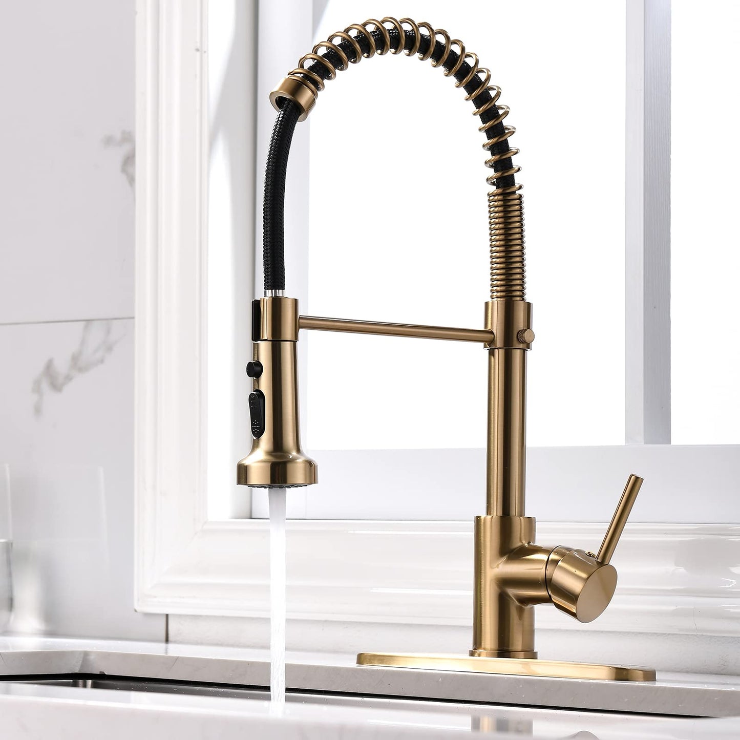 TIMACO Kitchen Faucet Brushed Gold with 360° Swivel, Pull-Down Sprayer Faucet Mixer, Commercial Single Handle Kitchen Faucet in Brushed Gold Finish Kitchen Tap
