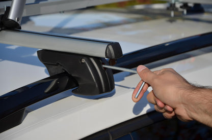 Fischer Roof Rack Topline L, for bike carriers, roof boxes or as ski holders, for open roof rails, load capacity 90 kg, pre-assembled, including lock, bar thickness 45 x 28 mm, bar length 120 cm.