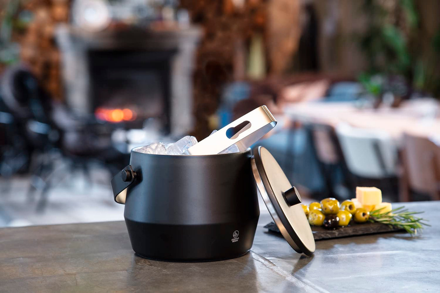 Leopold Vienna Small black double-walled ice bucket 1 liter with tongs - insulated bucket keeps ice cooler, 149x205x180mm, Black