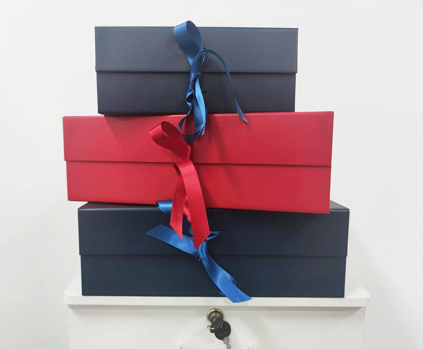 Blue gift box 33x26x11cm, gift carton with magnetic lid and ribbon for weddings, Christmas, birthdays, anniversaries gift packaging box