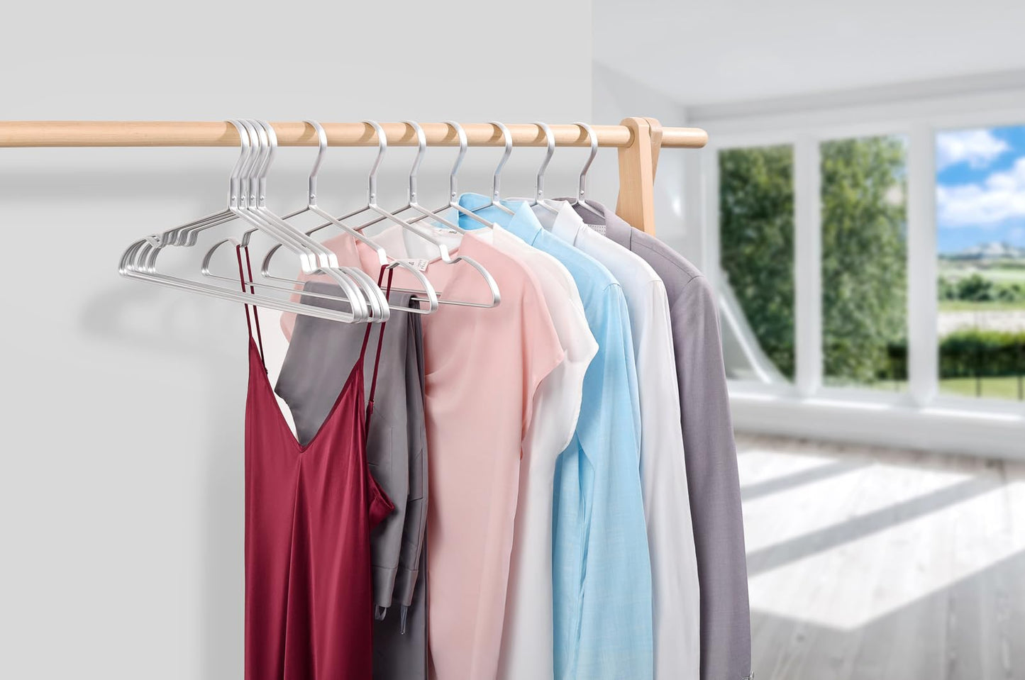 Amber Home 20 Pack 42cm Lightweight Aluminum Iron Hangers, Matte Silver Metal Hangers with Non-Slip Groove for Suit T-Shirt Shirt Jacket Dress Pants, Sturdy and Lightweight.