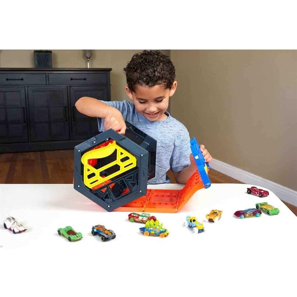 Hot Wheels GYX11 - Rollout Raceway Trackset, can be rolled out into a five-lane racetrack, storage container, toy car racetrack for kids ages 4 and up.