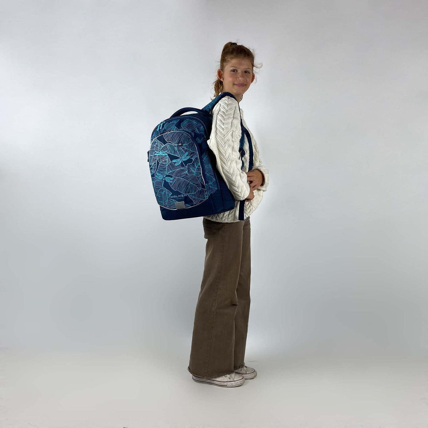 Walker school backpack Fame 2.0 "Glow in the Dark" with 2 compartments, side pockets, and glowing effect. School bag includes back padding, adjustable shoulder, and chest straps.