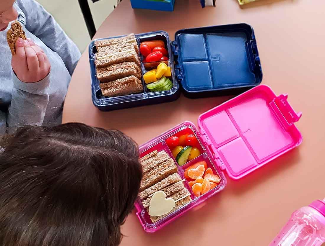 Well-labeled - Personalized lunch box with name - Microwave and dishwasher safe. Perfect for kids. Design of your choice. Color: Red