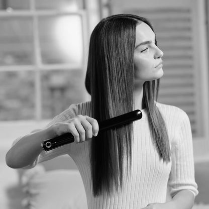 Babyliss 9000RU wireless hair straightener with ceramic plates for smoother hair. 15 sec fast heating, max 200°C for straightening, cordless and lightweight at 500g.