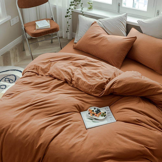 Sedefen bedding 135x200cm 4-piece cotton renforce in caramel brown solid color. Set includes 2 duvet covers and 2 pillow cases 80x80cm, with zipper closure.